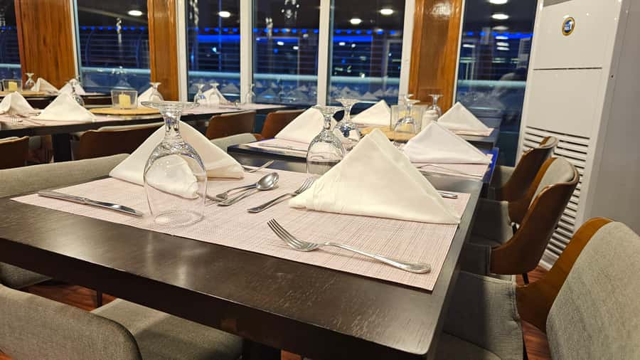 Dubai: Marina Premium Dinner Cruise with Unlimited Drinks - Price and value: is $59 a smart buy for Dubai Marina?