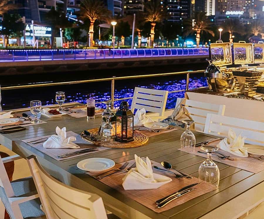 Dubai: Marina Premium Dinner Cruise with Unlimited Drinks - Your night route: JBR, Ain Dubai views, and Palm Jumeirah from the water