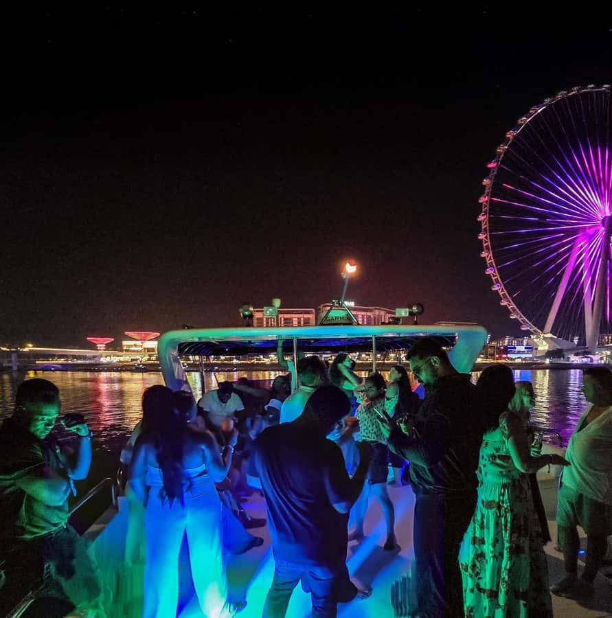 Dubai: Marina Yacht Party with BBQ, Unlimited Drinks and DJ - Small snags to know before you go
