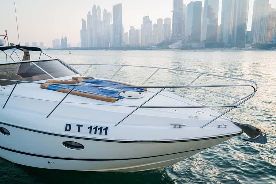 Dubai: Private Luxury Everest Yacht Cruise from Dubai Marina - Atlantis The Palm: the photo moment you actually want