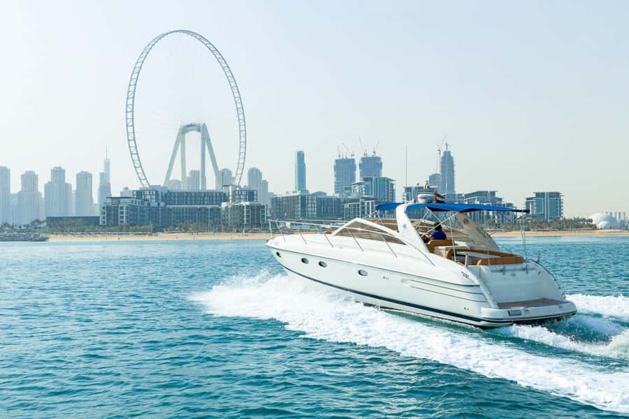 Dubai: Private Luxury Everest Yacht Cruise from Dubai Marina - What boarding is like at Dubai Marina (and what you’ll have onboard)