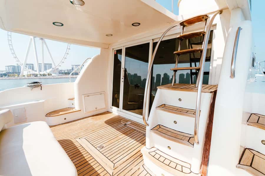 Dubai: Private Luxury Yacht Tour on a 50-Foot Yacht - Key things that make this yacht tour work so well