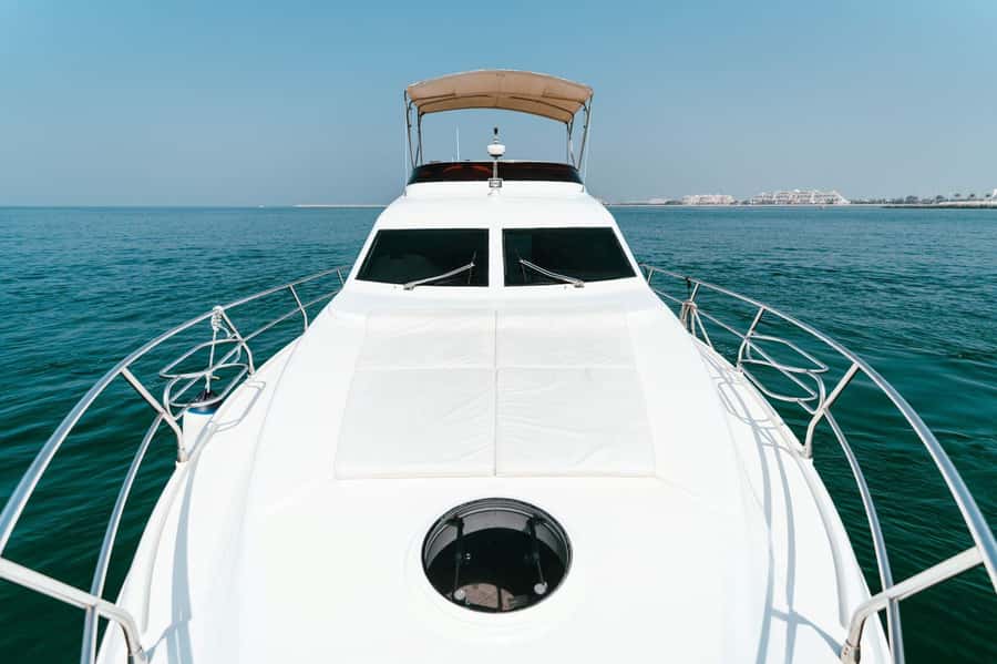 Dubai: Private Luxury Yacht Tour on a 50-Foot Yacht - Why a private 50-foot yacht makes Dubai feel personal
