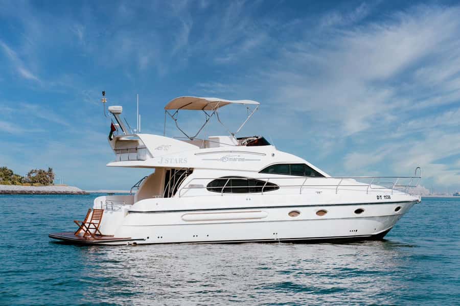 Dubai: Private Luxury Yacht Tour on a 50-Foot Yacht - Meeting your skipper and settling into the boat