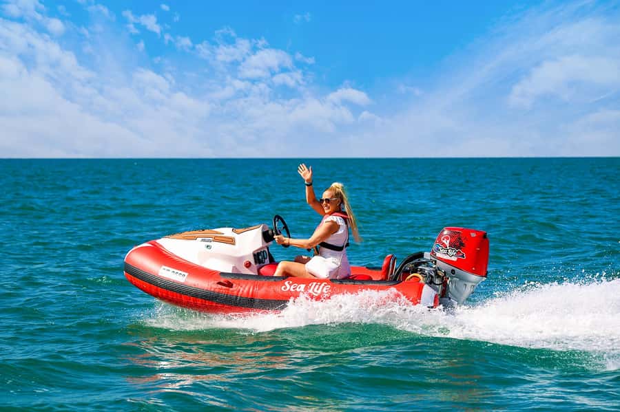 Dubai: Self-Drive Boat Experience for 1 or 2 People - Kempinski Hotel & Residences Palm Jumeirah and the return run