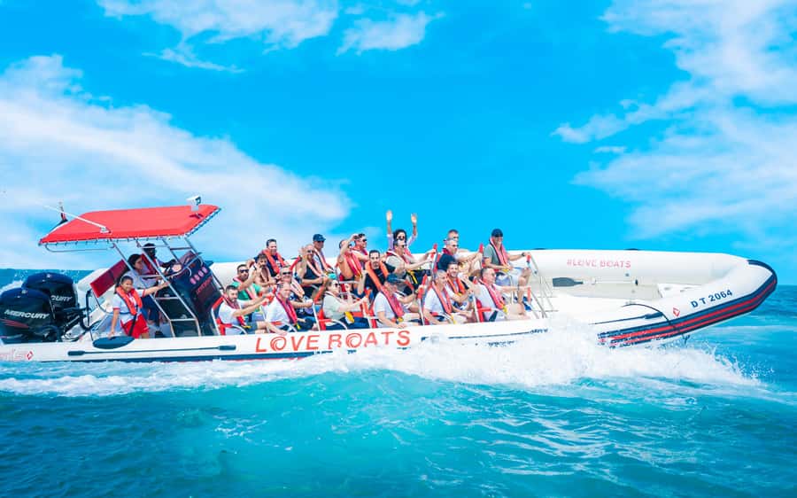 Dubai: Sightseeing Speedboat Tour with Live Tour Guide - Speedboats make Dubai make sense from the water