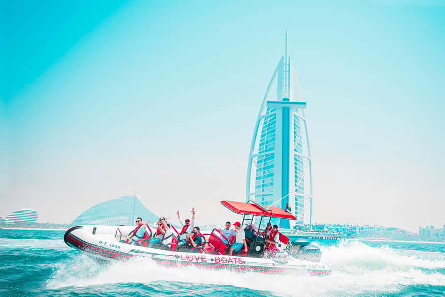 Dubai: Sightseeing Speedboat Tour with Live Tour Guide - Guides and crew: why it feels personal, not just scripted