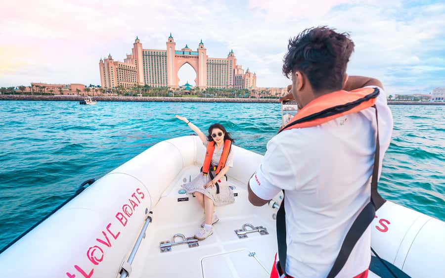 Dubai: Sightseeing Speedboat Tour with Live Tour Guide - Price and value: what $26 buys in real time