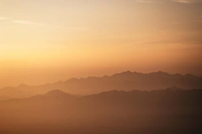 Dubai: Sunrise Hot Air Balloon Tour Over the Desert - Liftoff at dawn: sand dunes, mountains, and looking for wildlife