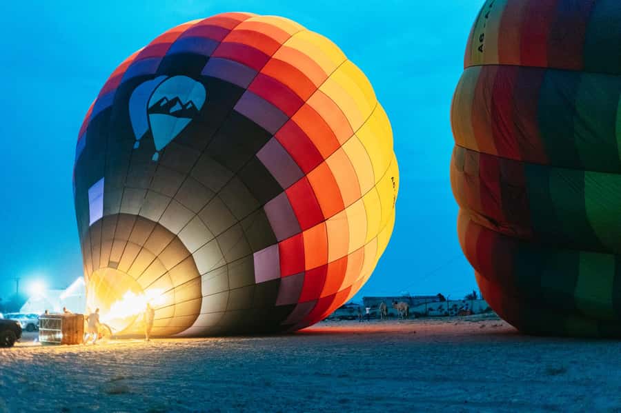 Dubai: Sunrise Hot Air Balloon Tour Over the Desert - Who should book this sunrise balloon over Dubai