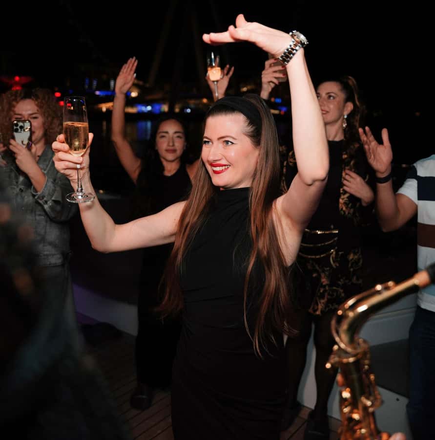 Dubai: Superyacht Experience with Party & Live DJ - Unlimited Drinks and the Live Pasta Station: Where the Value Shows Up