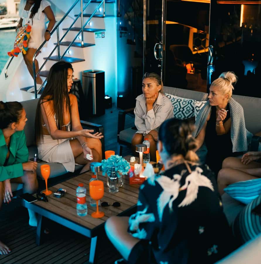 Dubai: Superyacht Experience with Party & Live DJ - The DJ Setup: Dancing, Lounge Time, and Music Shifts