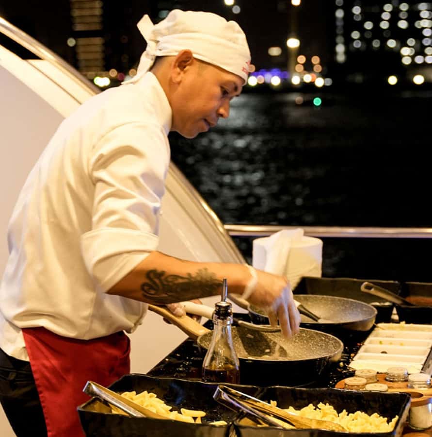 Dubai: Superyacht Experience with Party & Live DJ - What’s Included (and What Isn’t) So You Don’t Get Surprised