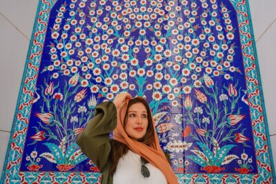 Dubai To Abu Dhabi: Grand Mosque, Royal Palace & Etihad Towers - Sheikh Zayed Grand Mosque: Dress Code, Photo Time, and the Big-White Wow