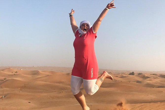 Dubai: Unique SUNSET 4WD Red Dunes Safari - Desert Camp Dinner: BBQ, Henna, Shisha, and Dance
