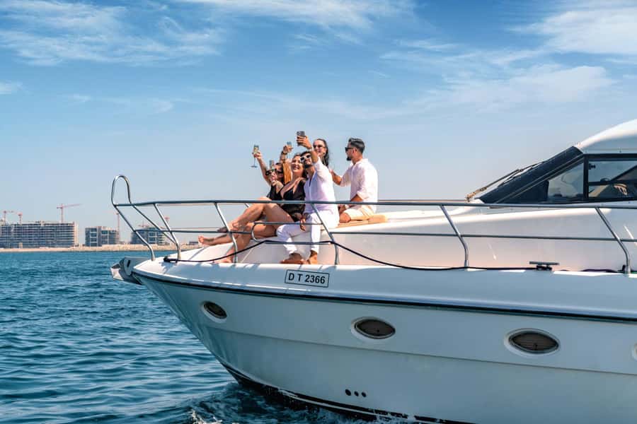 Dubai Yacht Tour - Boat Trip upto 12 guests Private event - Private yacht time for up to 12: what that really changes