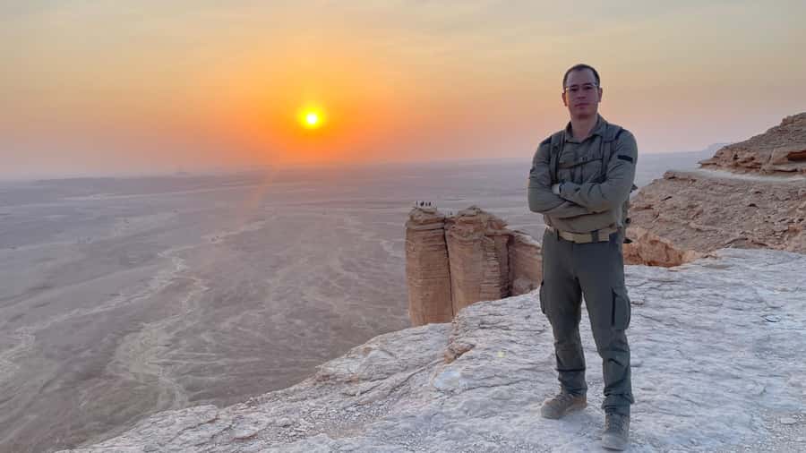 Edge of The World Riyadh,Camel Ride ,Bat Cave Visit & Dinner - Guides and photography: why service level matters on bumpy days