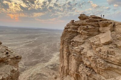 Edge of the World with 4x4 vehicles, sunset Dinner and stargazing - The sunset clifftop hike: why it’s worth doing