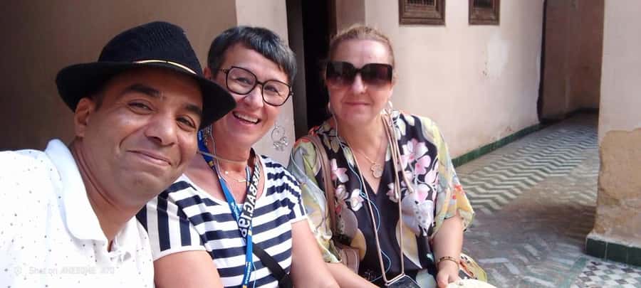 Fes: Royal Palace, Madrasa, Tannery & Souks and Medina Tour - Meeting point and pacing: how to start without stress