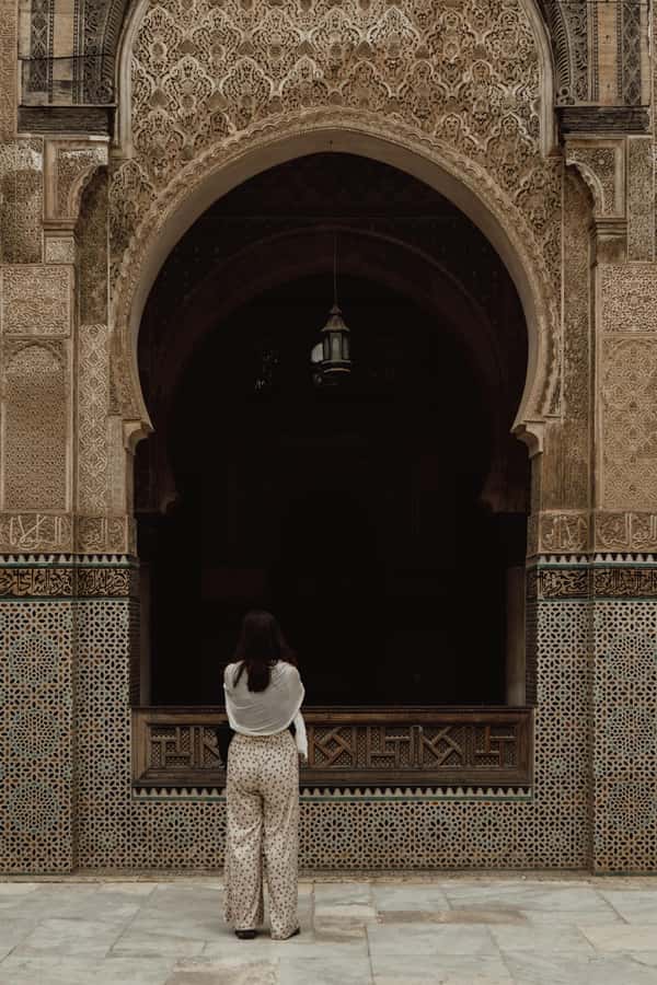 Fez: Guided Walking Tour of the Historic Medina - Souks and free roaming: where the tour helps you shop smarter