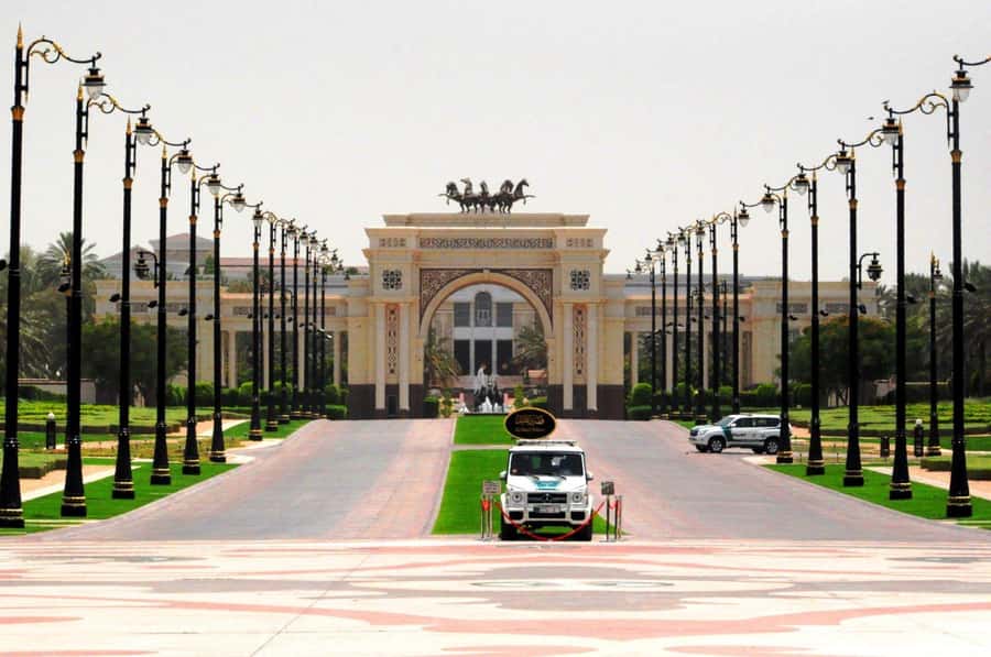 From Abu Dhabi: Explore Dubai with Optional Lunch - Emirates Mall on the way back: another easy visual stop