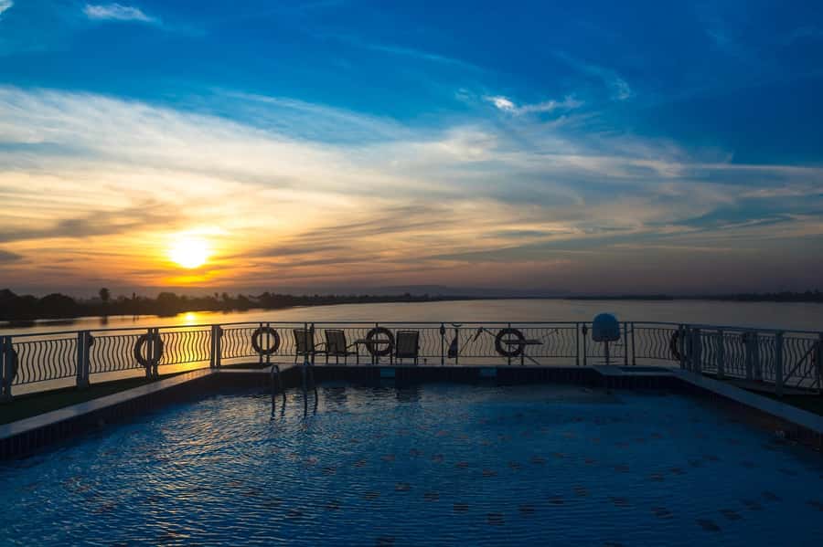 From Aswan: 3-Day Cruise to Luxor with Hot Air Balloon - Guides and service: what makes this feel smooth (and safe)