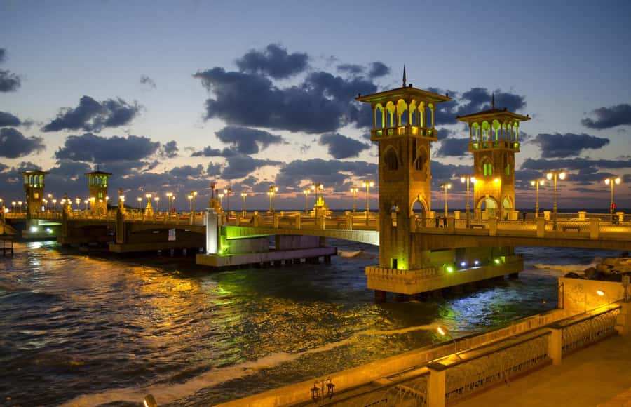 From Cairo: Alexandria Day Tour with Lunch - Qaitbay Citadel and the Lighthouse legacy: smart exterior viewing