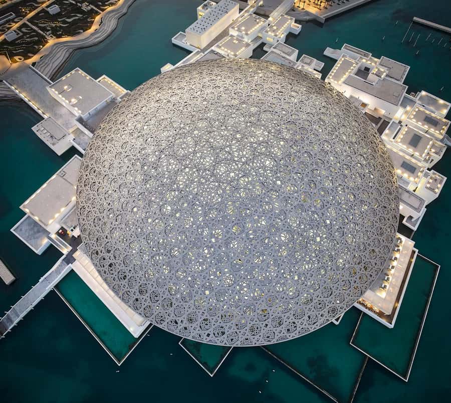 From Dubai: Abu Dhabi City Tour With Louvre Museum - Small group + licensed guide: what makes the difference