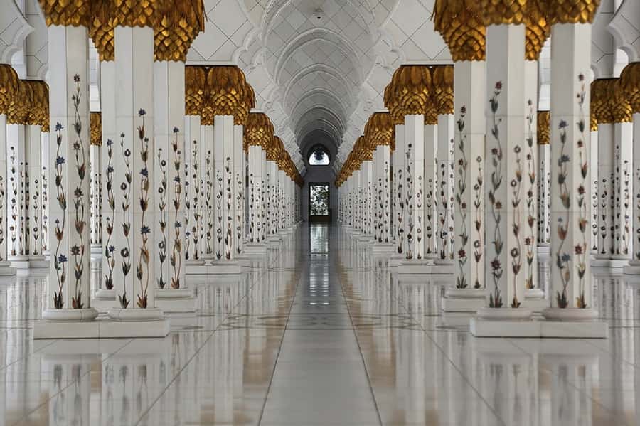 From Dubai: Abu Dhabi Tour with Sheikh Zayed Mosque - Key highlights that make this tour worth your time