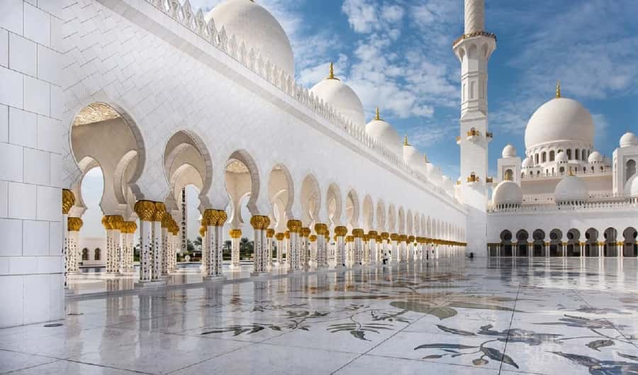 From Dubai: Abu Dhabi Tour with Sheikh Zayed Mosque - Sheikh Zayed Grand Mosque: what to look for (and how not to feel rushed)
