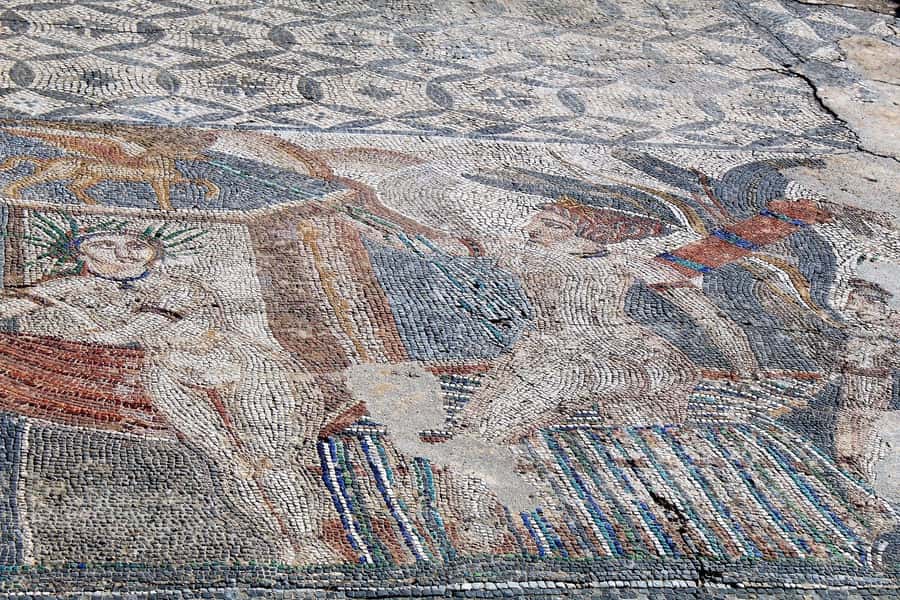 From Fez: Volubilis Moulay Idriss and Meknes Day Trip - Should You Book This Fès to Volubilis, Moulay Idriss, and Meknes Tour?