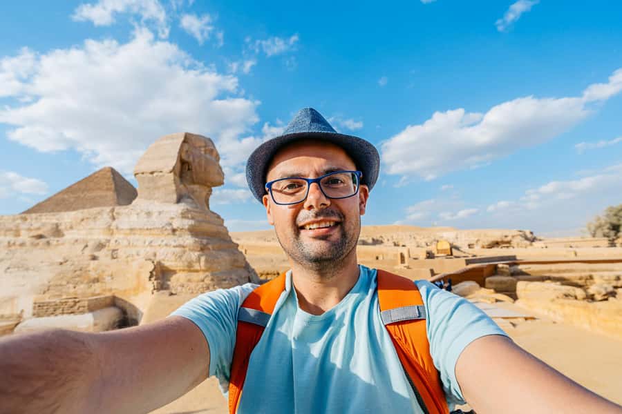 From Hurghada: Pyramids & Museum Small Group Tour by Van - Giza Pyramids and Sphinx With an Egyptologist Guide