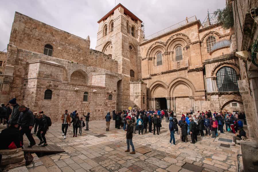 From Tel Aviv: Jerusalem Old & New City Bus Tour - Via Dolorosa to the Church of Holy Sepulcher: crowds, route, and context