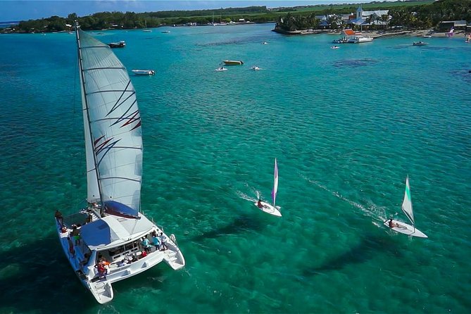 Full-Day Catamaran Cruise to Île aux Cerfs with BBQ Lunch - BBQ lunch and unlimited drinks: how the all-day value works