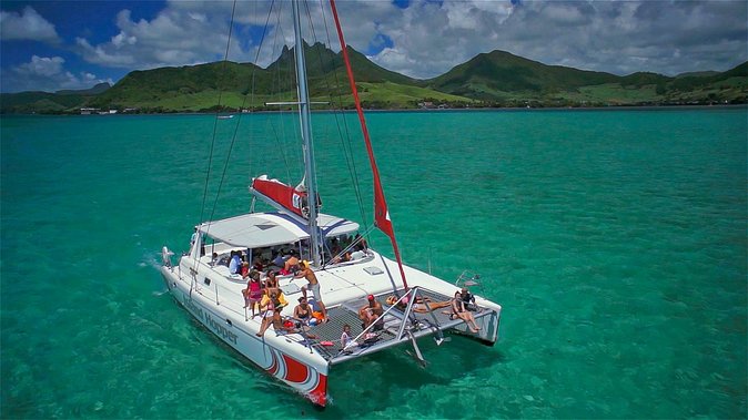 Full-Day Catamaran Cruise to Île aux Cerfs with BBQ Lunch - Timing and the tide reality: plan for the return
