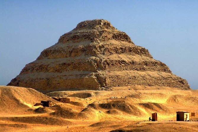Giza Pyramids, Memphis, Sakkara Tour - Entering Giza: the pyramids of Cheops, Chephren, and Mykerinus