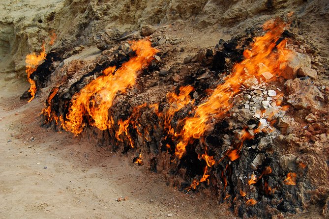 Gobustan & Mud, Fire Temple, Burning Mountain (Group & Private) - Yanardag Burning Mountain: the short stop that sticks