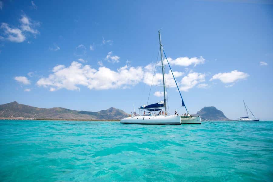 Grand Baie: Catamaran 3 Islands Cruise & Lunch on the Island - Coin de Mire: the close pass that still counts, even without stepping ashore