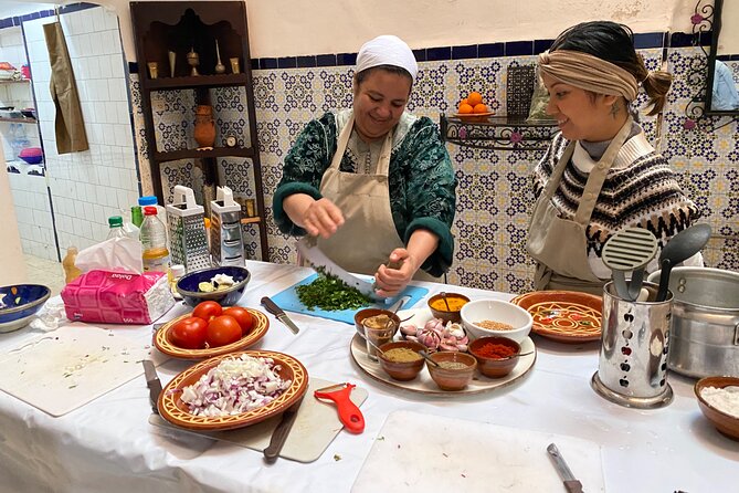 Half-Day Cooking Class with Local Chef Laila in Marrakech - Kitchen setup and group size: why the class stays fun (not chaotic)