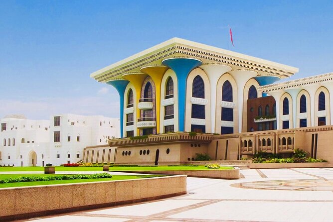 Half-Day Private Muscat City Tour - Top Landmarks in Just 4 Hours - Qurum Beach: quick photos plus karak tea and honey bread