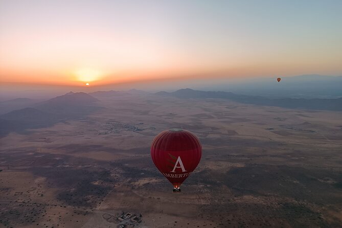 Hot air balloon flight to Marrakech in a small group. Breakfast - Key things that make this balloon flight special