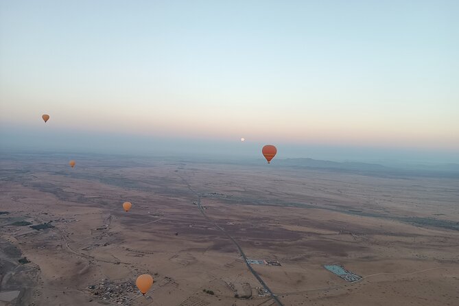 Hot air balloon flight to Marrakech in a small group. Breakfast - Sunrise over Marrakech: why the 5:30 am plan works