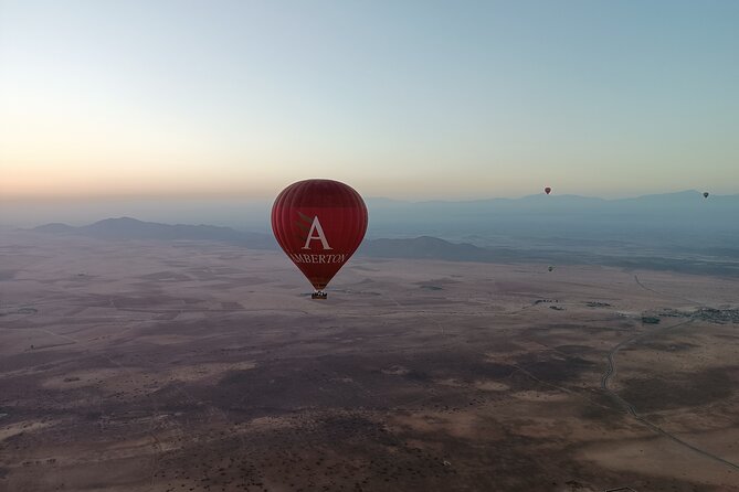 Hot air balloon flight to Marrakech in a small group. Breakfast - After landing: breakfast in a Moroccan tent (and how to judge it)