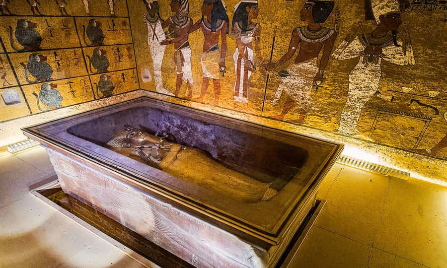 Hurghada: 2-Day Luxor Tour with Hotel, Balloon, & Boat Ride - East Bank Highlights: Luxor Temple, Karnak, and the Right Break at the Right Time