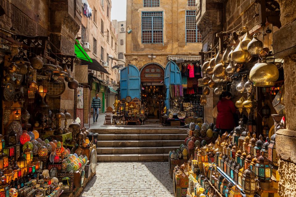 Hurghada Day Trip to Giza Pyramids, Sphinx, Museum and lunch - Lunch in Cairo: your real reset before the museum