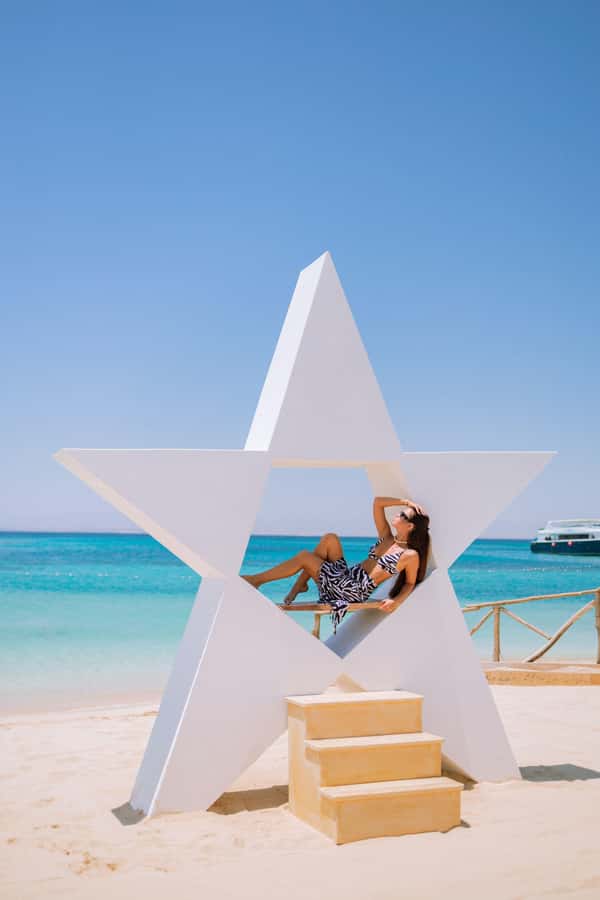 Hurghada: Hula Hula Speedboat w/ Optional Snorkeling & Lunch - Hula Hula Island beach time, lunch, and the quick massage