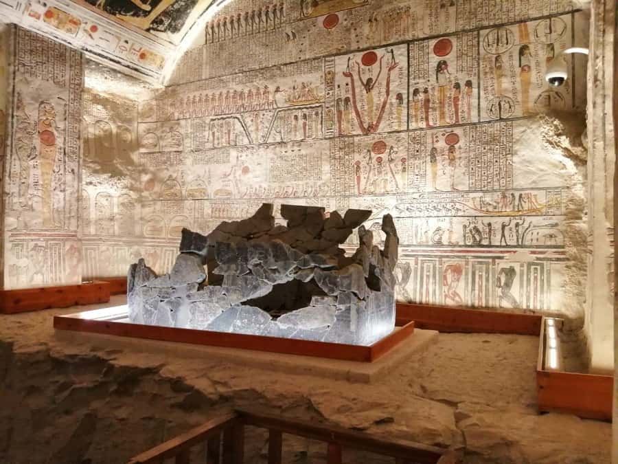 Hurghada: Luxor Highlights & King Tut Tomb Tour with Lunch - Colossi of Memnon: giant scale without needing a long lecture