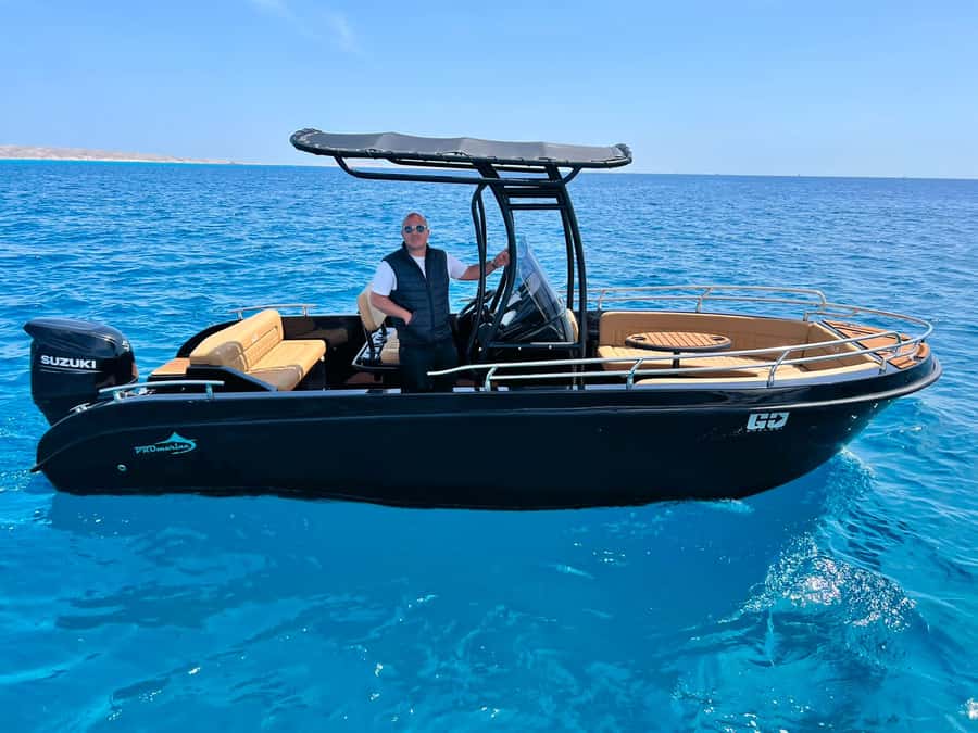 Hurghada: Private Speedboat Adventure with Snacks & Pick-up - Dolphins, then reefs and sandbanks: how the captain shapes your day