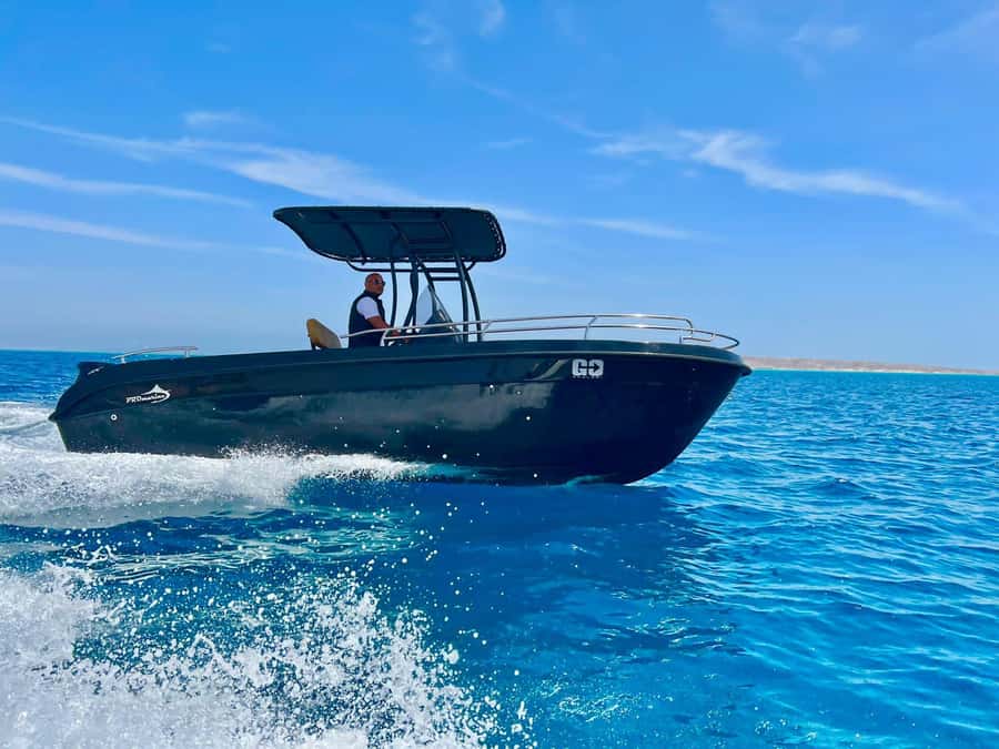 Hurghada: Private Speedboat Adventure with Snacks & Pick-up - Food, drinks, and the small comforts you’ll notice later