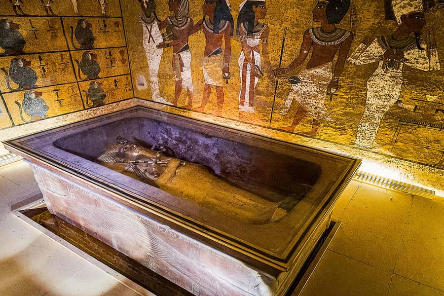 Hurghada: Valley of Kings Hatshepsut & Karnak Luxor Day Trip - Ferry crossing the Nile: West to East, but also a mental shift